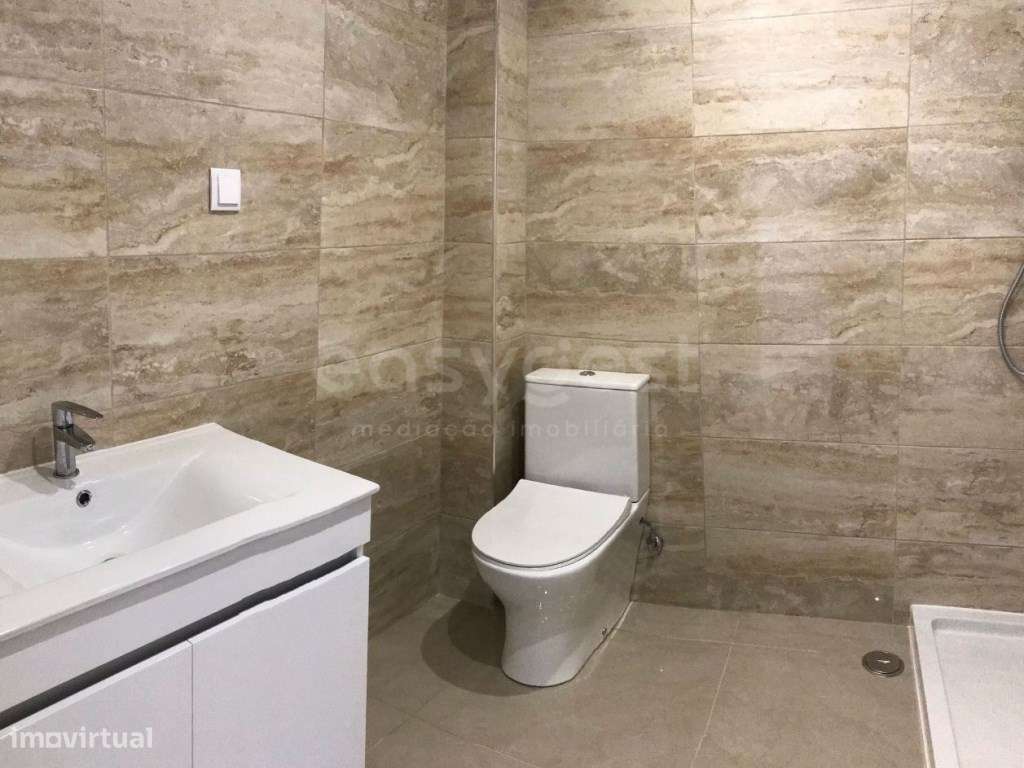 Apartamento na Av. dos Combatentes com vista rio e desafogada sobre... - Grande imagem: 5/9