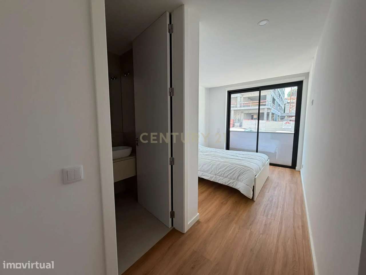 Moderno T3 com Terraço em Lordelo, Paredes-2