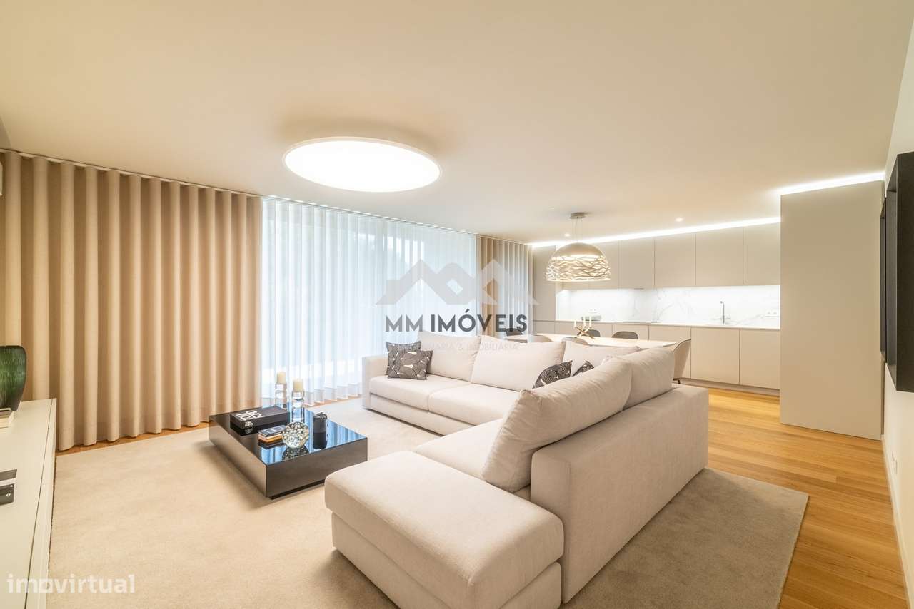 Apartamento T4 2024 | Alameda Jardins da Arrábida | Varanda | Vistas R-17
