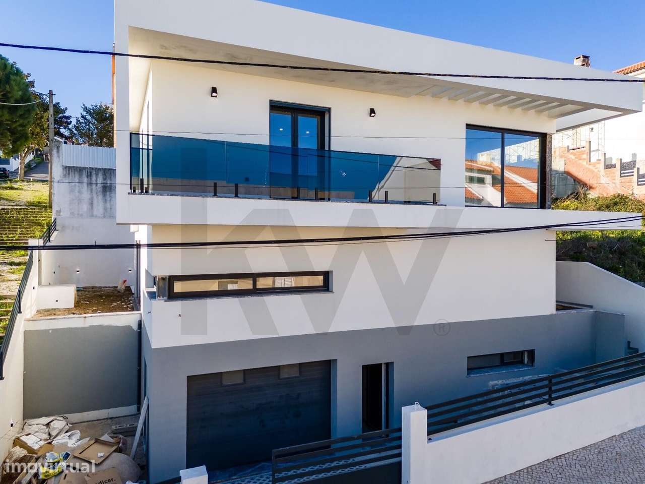 MORADIA NOVA EM ODIVELAS, T5 COM DUAS SUITES  PISCINA E GARAGEM PARA D - Grande imagem: 3/60
