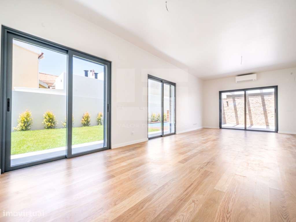 Moradia T4 unifamiliar, moderna, com piscina e estacionamento, Bice...-19