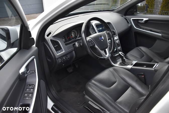 Volvo XC 60 D4 Geartronic Momentum - 11