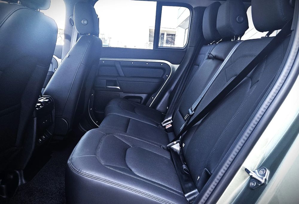 Land-Rover Defender 3.0 Diesel 200 KM — zdjęcie 5