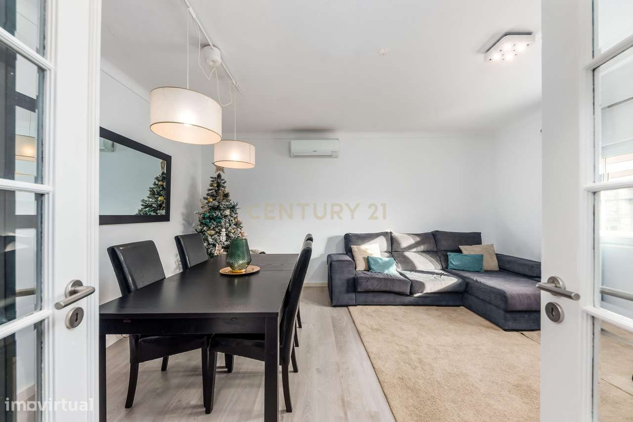 Moradia isolada T3 + T1 | Piscina | Garagem | Fernão Ferro - Grande imagem: 2/33