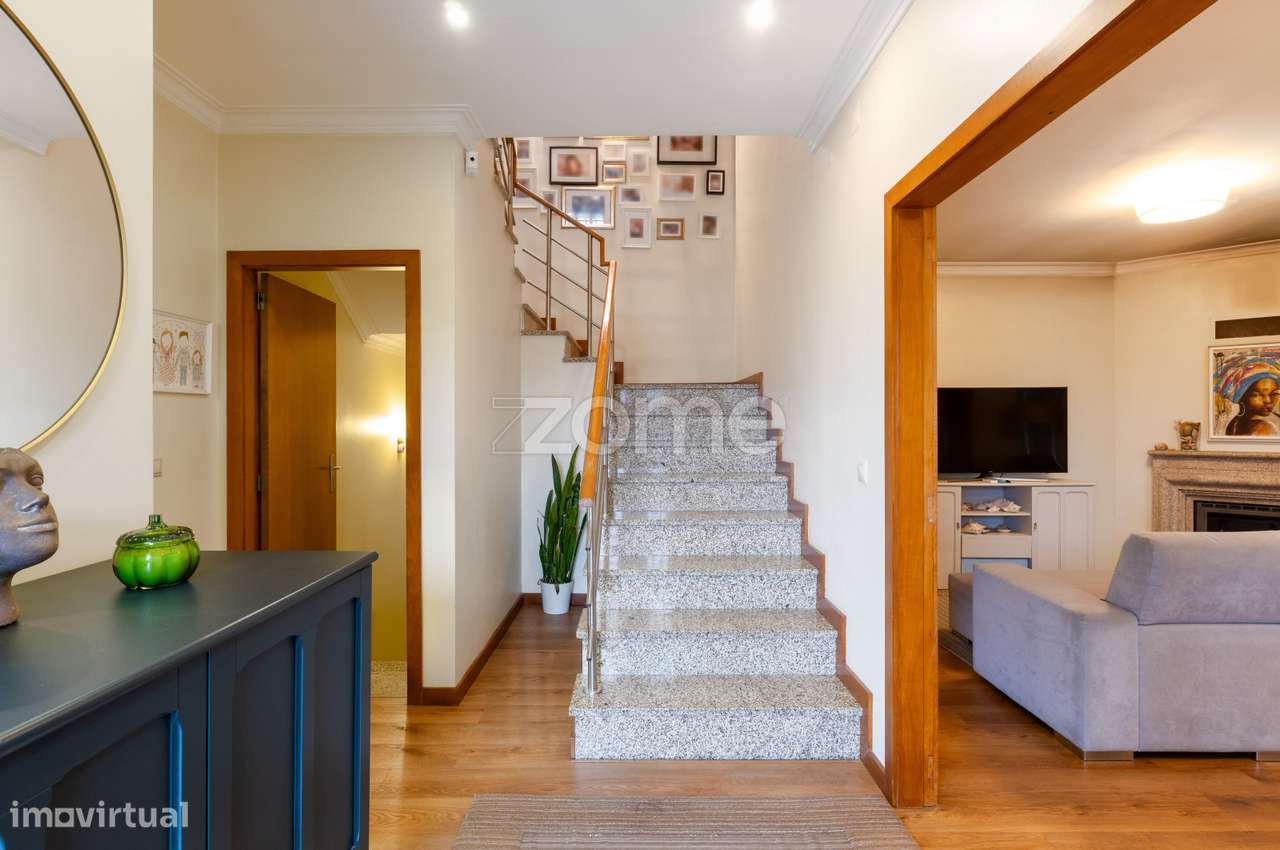 Moradia T4 com Jardim, Terraço e Garagem em Valongo - Grande imagem: 2/31