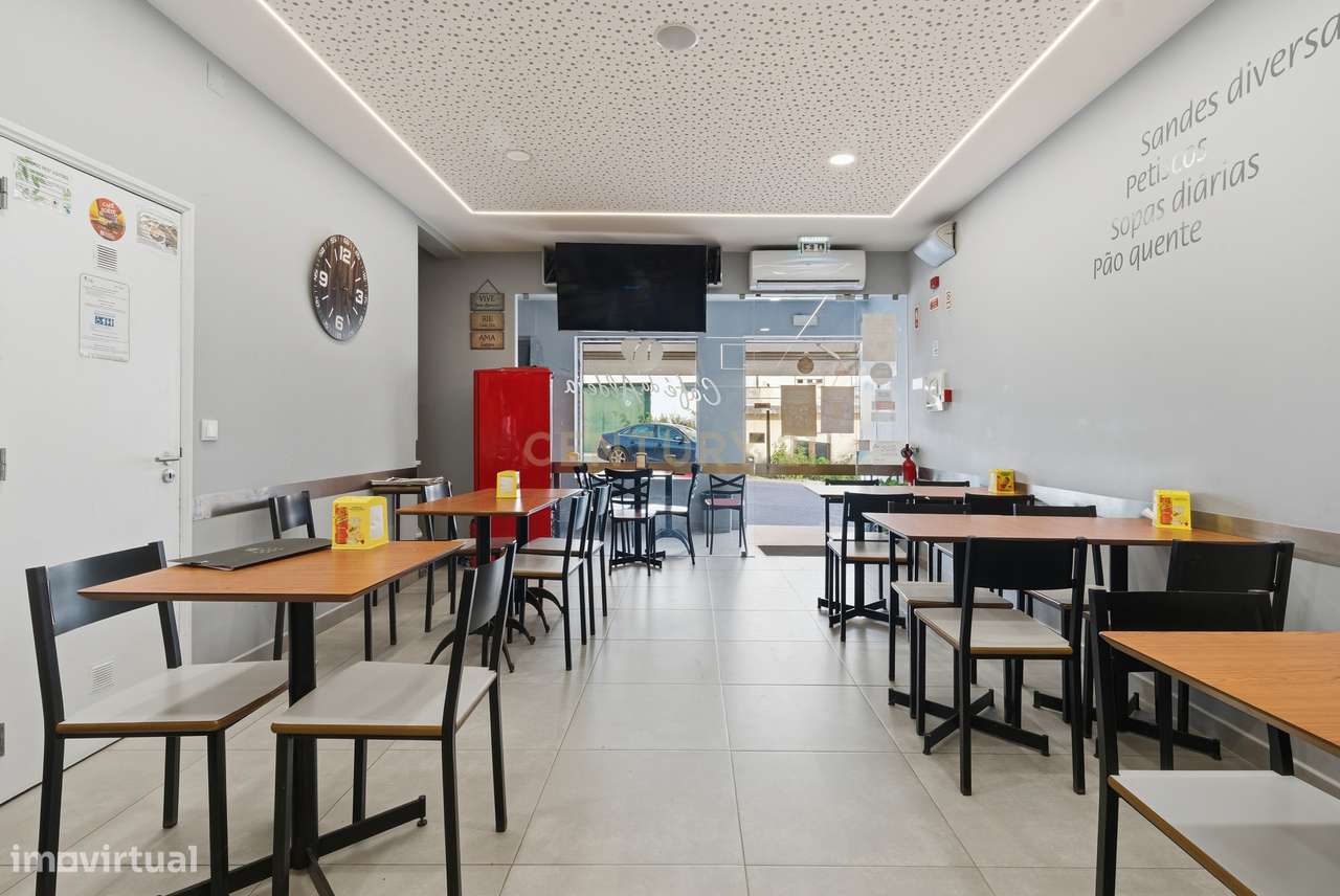 Prédio Comércio  (atualmente em uso na restauração - Café Snackbar) - Grande imagem: 4/18