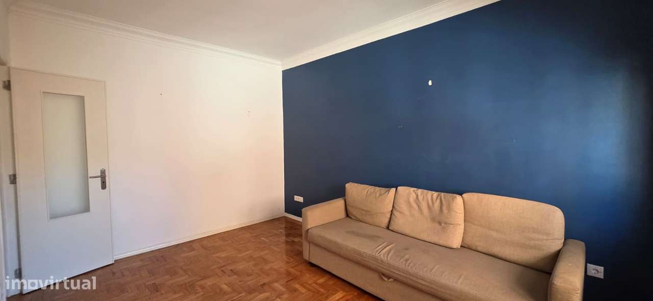 Apartamento T1 Renovado Laranjeiro-8