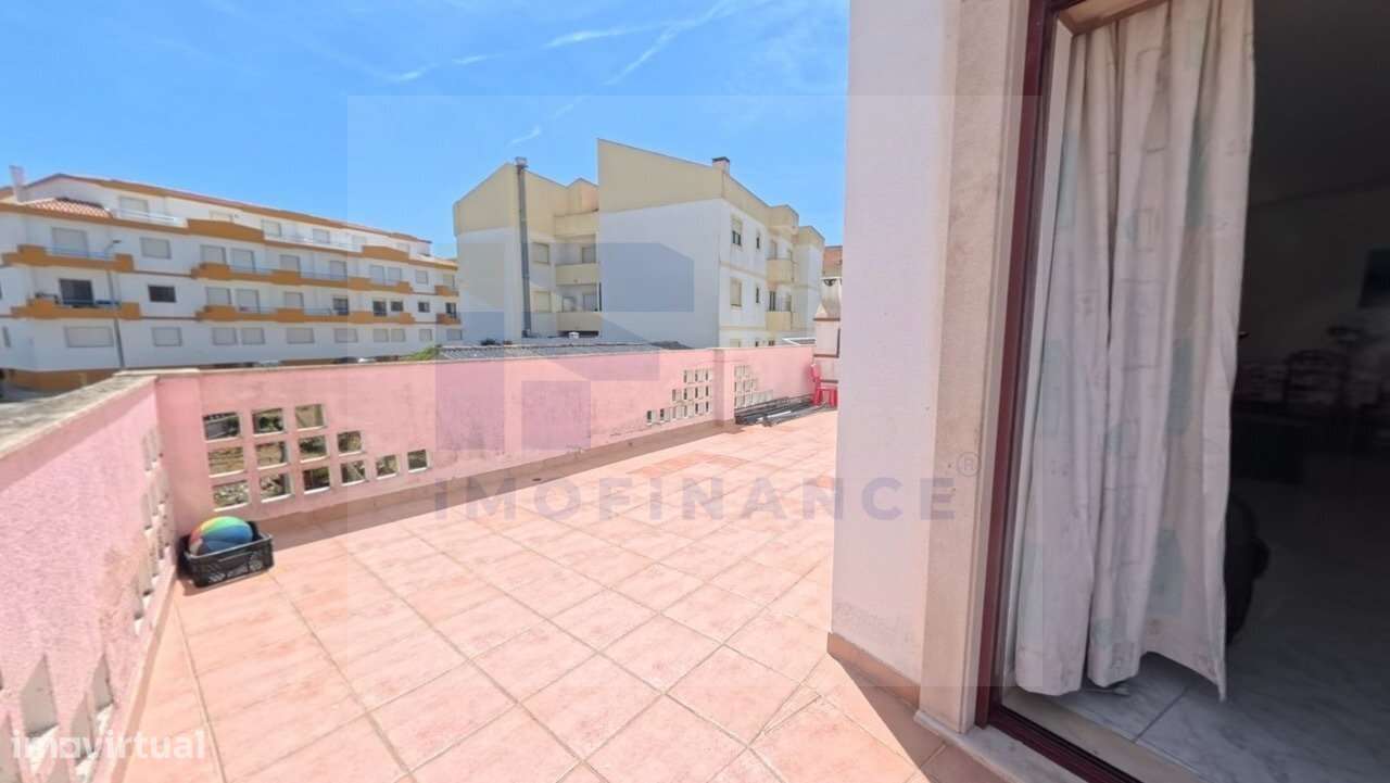 Excelente Apartamento T2, segunda linha de mar-17
