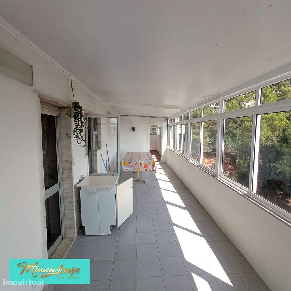 Iluminado apartamento T4, com vista panorâmica em Rio de Mouro-10