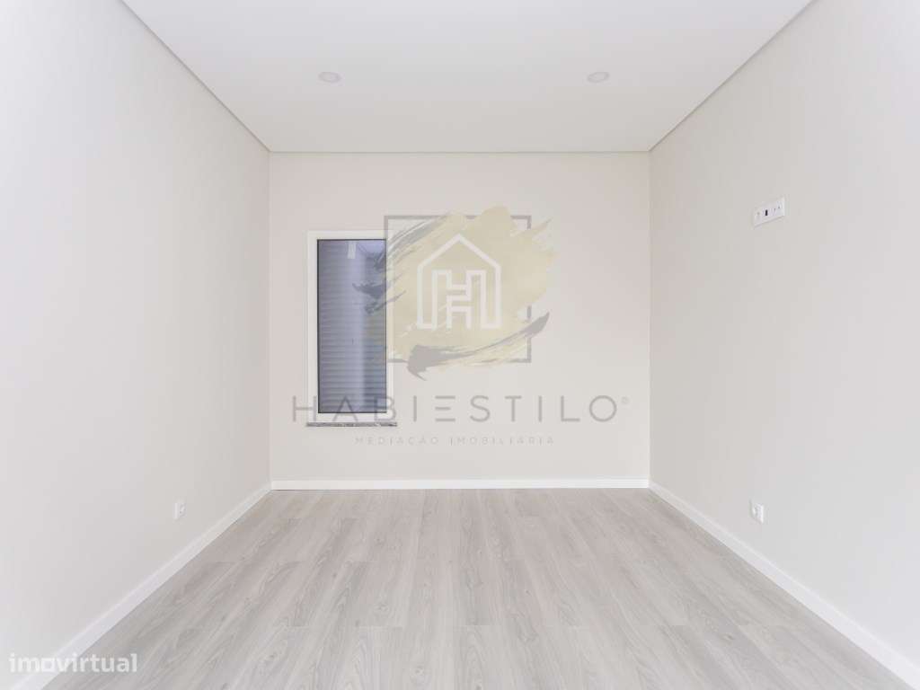 Moradia V4 nova com piscina-24