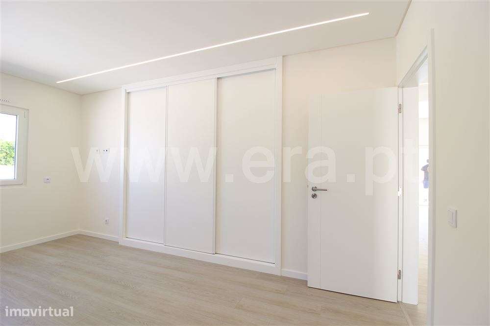 Moradia Isolada 4 quartos, Venda-5