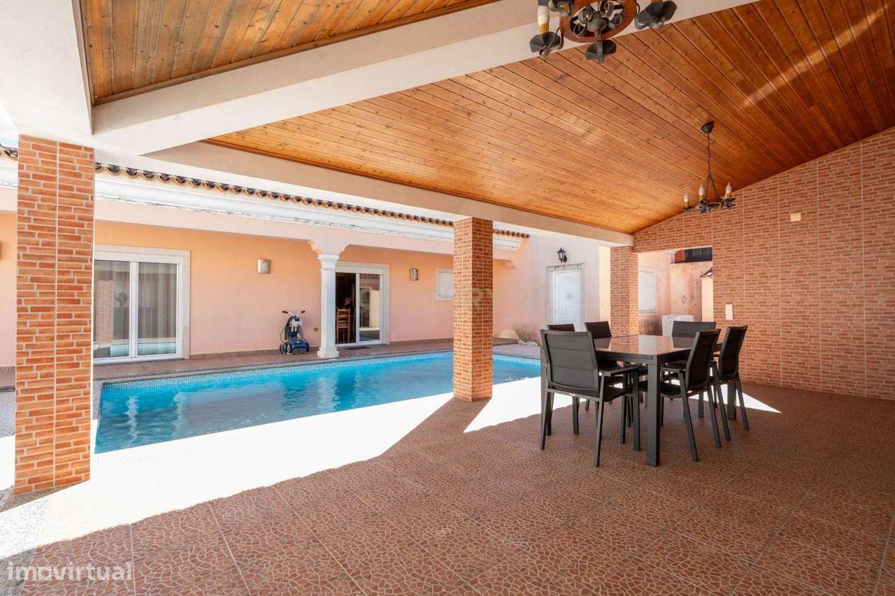 Moradia T3 - C/ espaço exterior e piscina-55