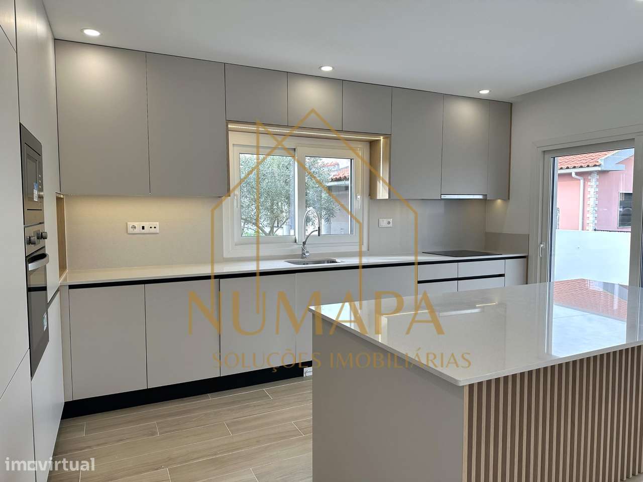 Moradia Isolada T4 em Quinta do Anjo, Palmela-1