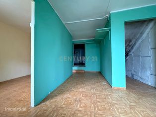 Moradia para restauro a 2km da praia em Lavra, Matosinhos, Porto - Grande imagem: 3/16