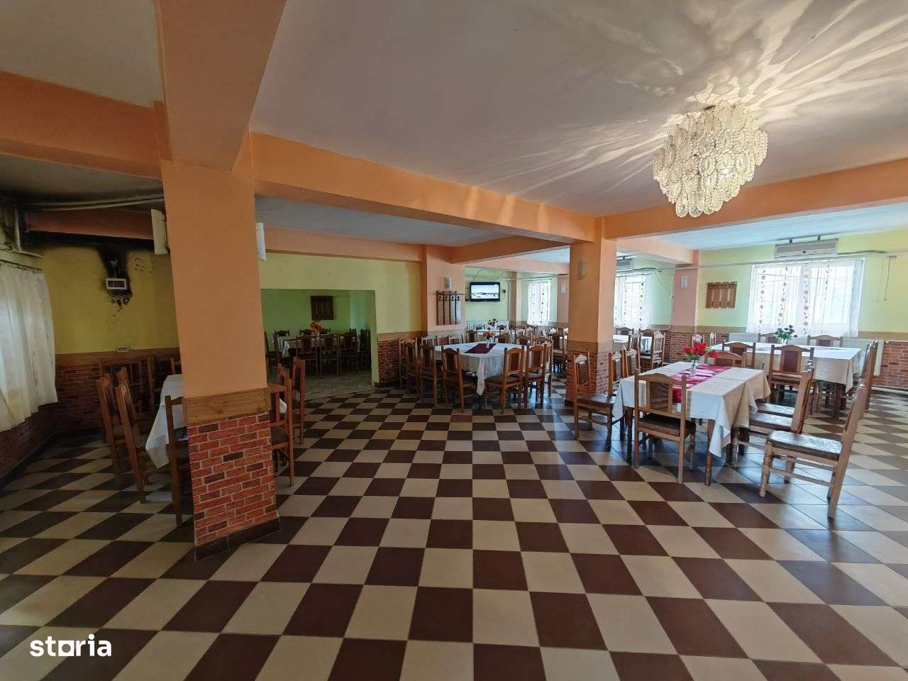 Spatiu multifunctional, la limita orasului - Imagine principală: 4/14