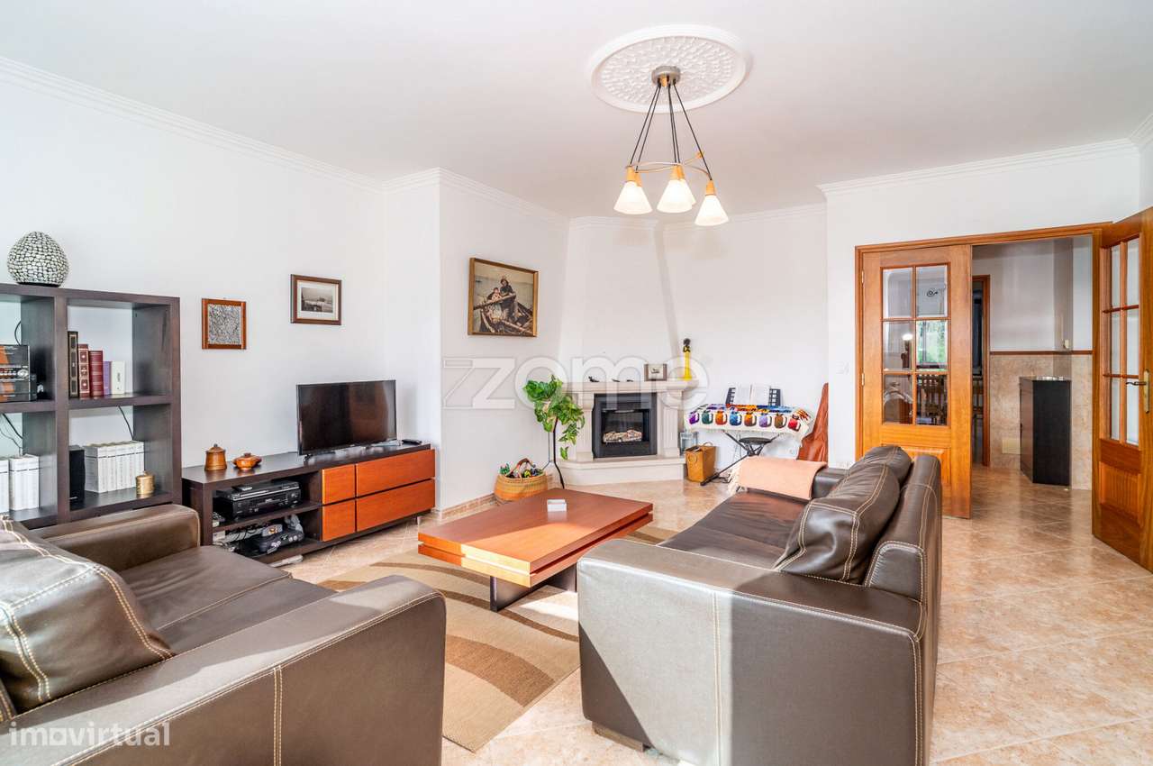 Apartamento T3+Garagem e Arrumo-0