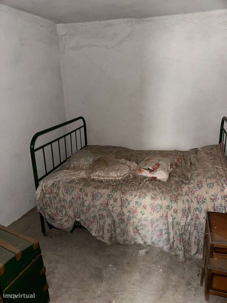 Moradia de 2 Pisos em Vila Nova de Foz Côa (Santo Amaro)-4