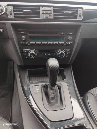 BMW 320 d Touring Auto - 11