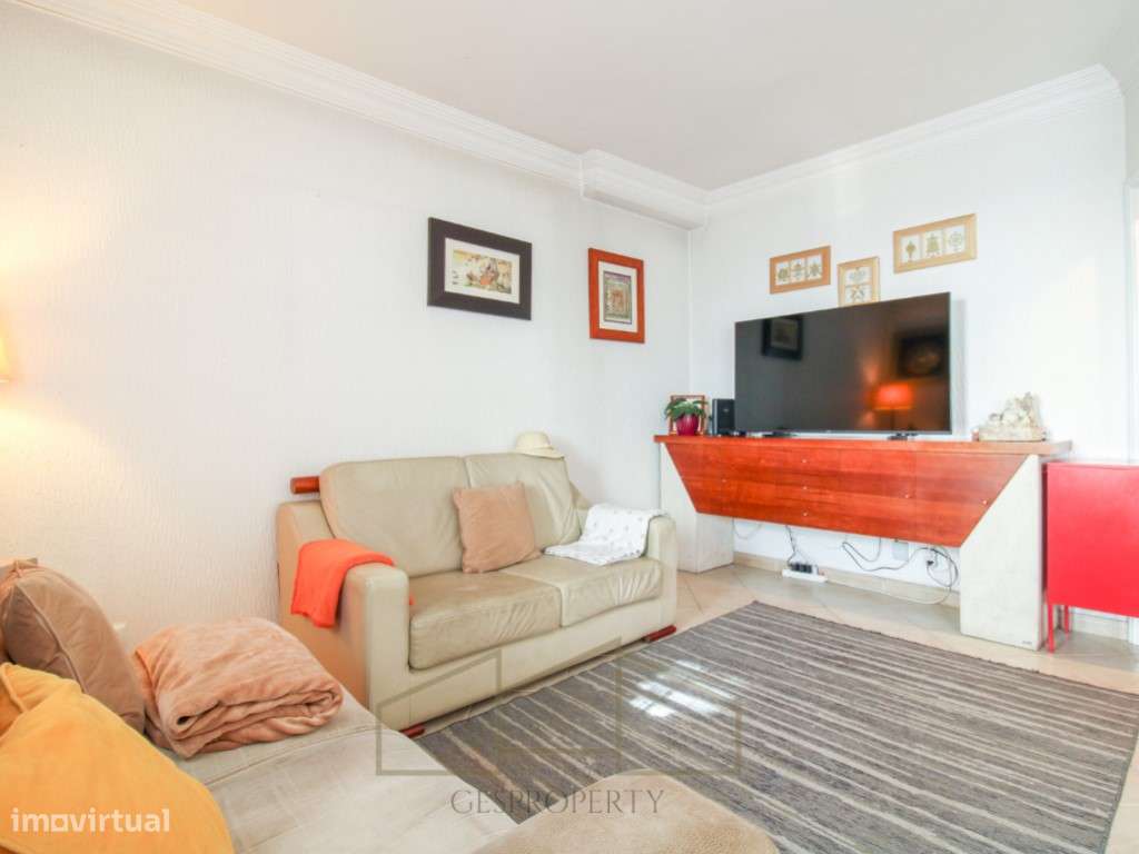 Moradia T3 nos Foros da Amora-4