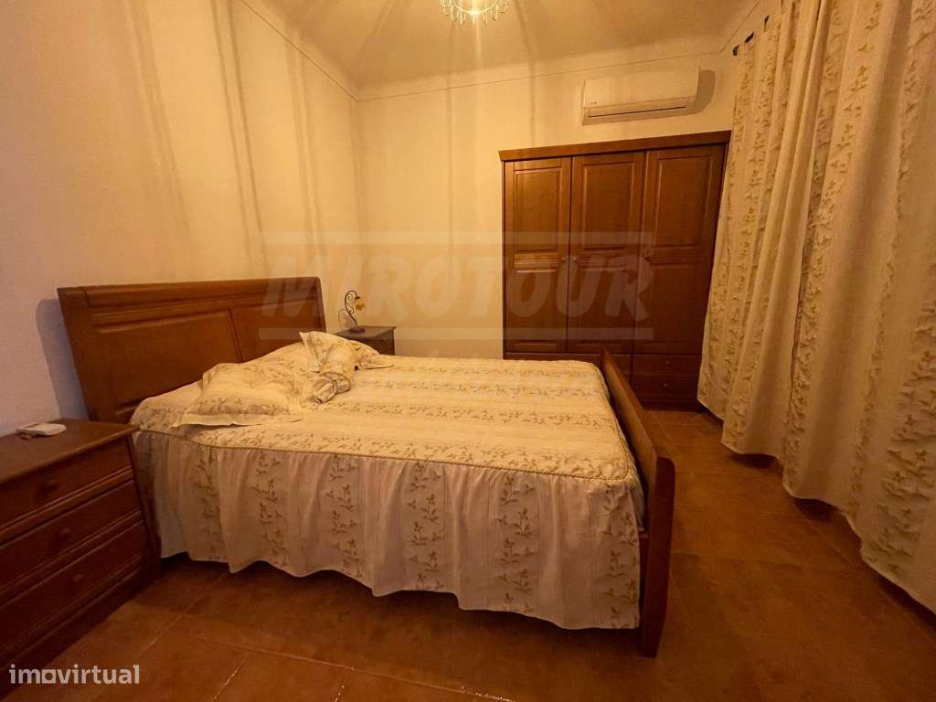 Moradia T4+3 com garagem, terraço e logradouro nas Ermidas-Sado-10