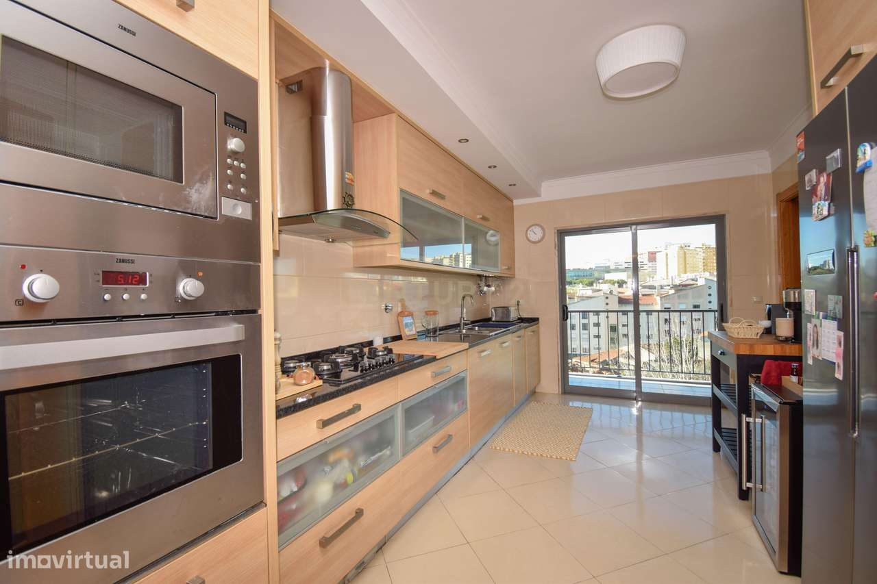 Apartamento T2 Mobilado com Garagem | Portela de Carnaxide - Grande imagem: 2/27