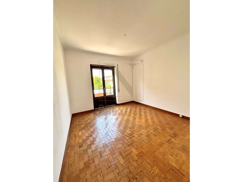 Apartamento T4 no Bairro Norton de Matos-7