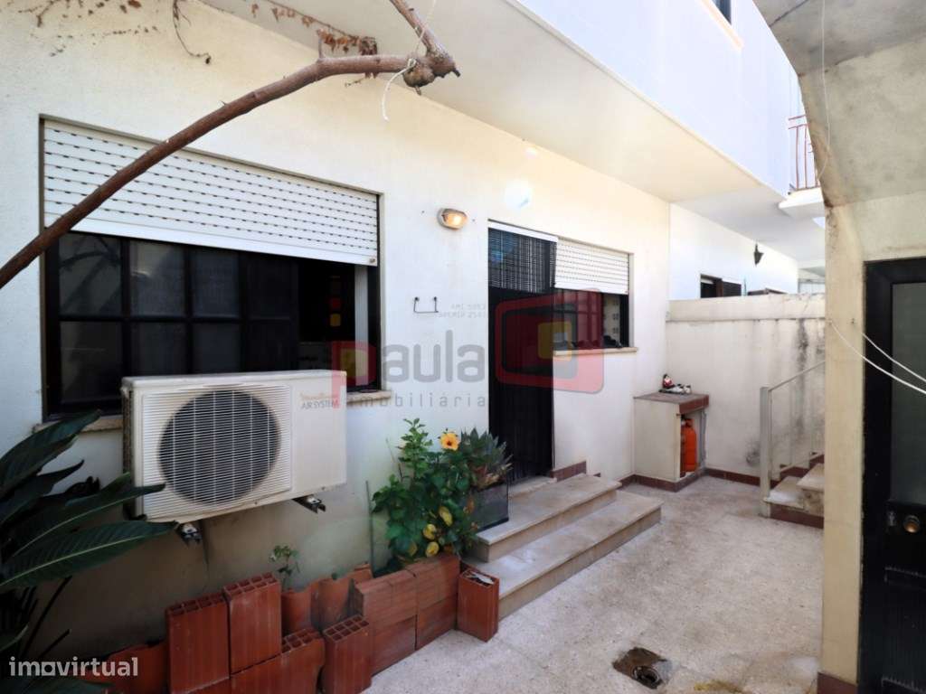 MORADIA T4 COM GARAGEM E TERRAÇO - MONTIJO-18