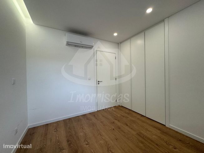 Apartamento T4 seminovo com terraço, no Parque das Oliveiras em Cam...-24