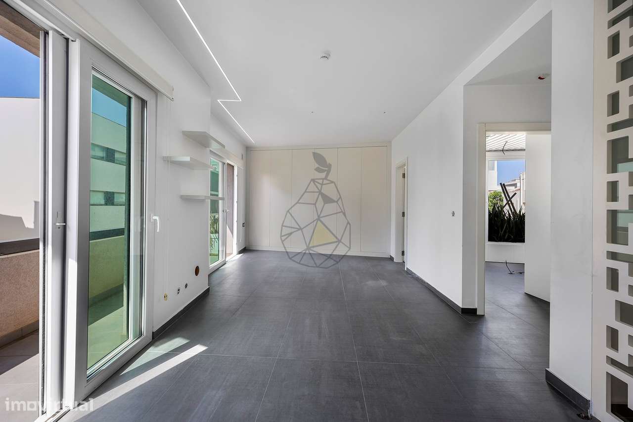 Escritório remodelado para arrendamento ao ano, com terraço e cozinha - Grande imagem: 4/32