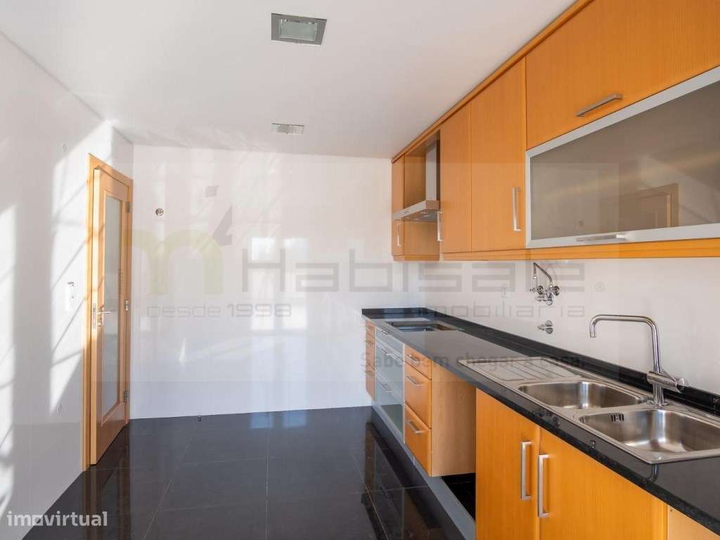 Apartamento T2 no Centro da Parede com Amplo Terraço em Condominio ... - Grande imagem: 5/14