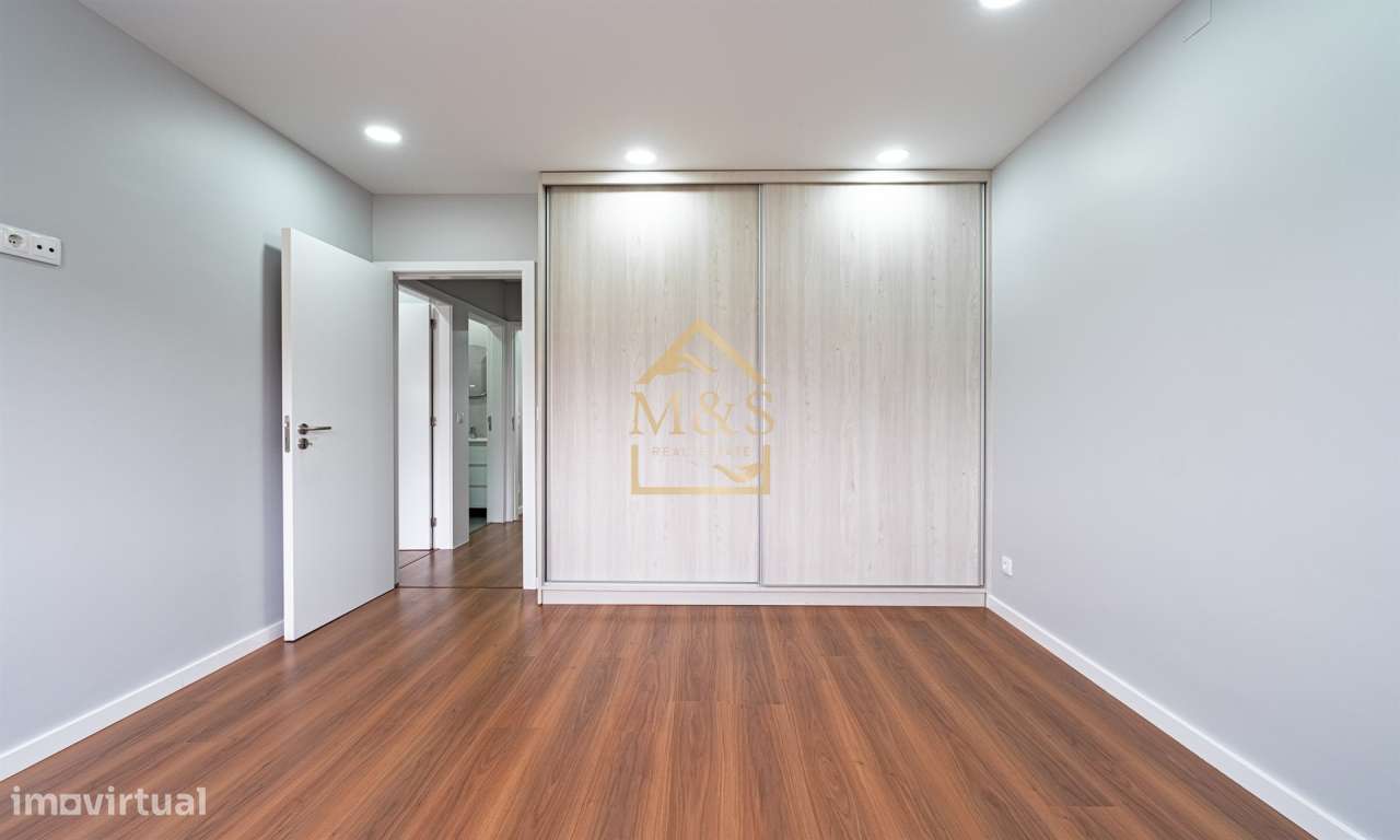 Apartamento T2 Remodelado, Jardim Privativo, Praça Velasquez- Porto-16