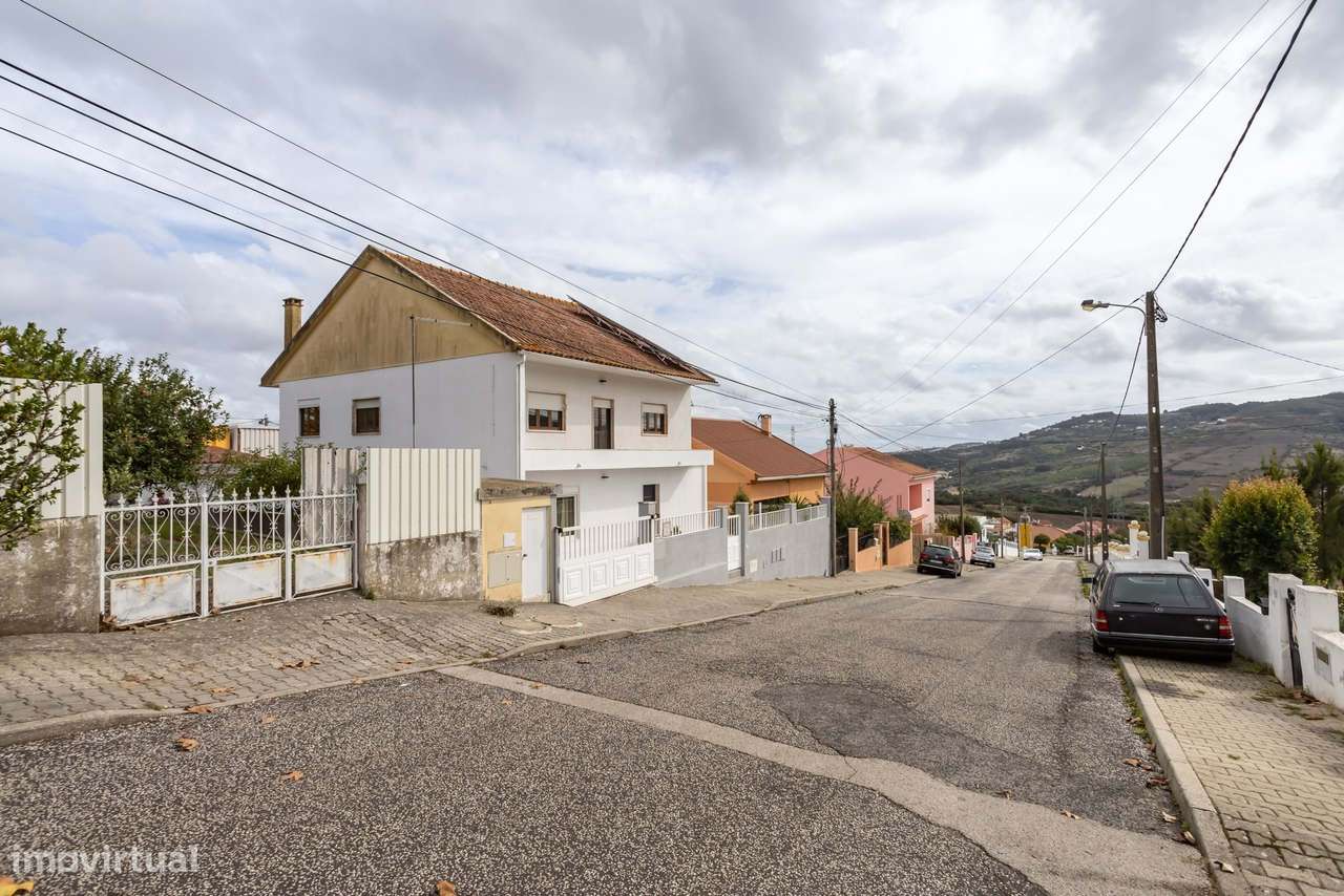 Moradia T5 com 223 m², Box e Logradouro na Quinta da Peça, em Loures �-38