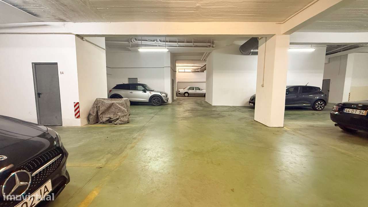 T3 com Excelentes Áreas e Parqueamento nos Fidalguinhos – Barreiro-19