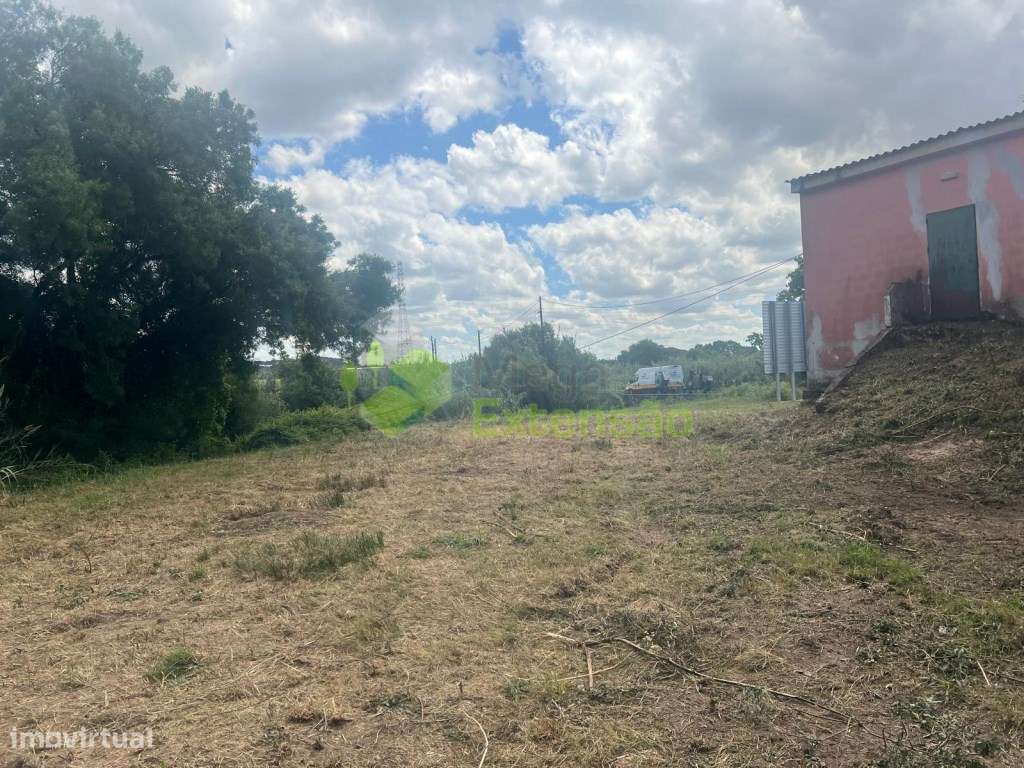 Antigo bar, para recuperar, perto de Alcoentre - junto à A1, com lo...-41