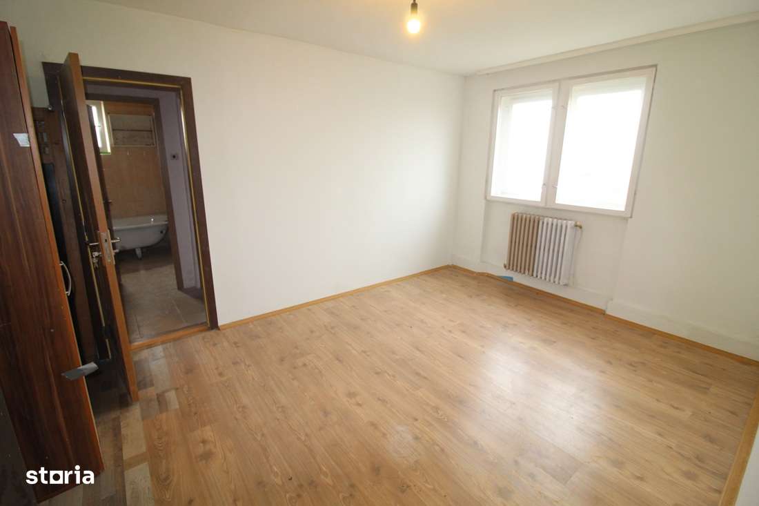 Vând apartament cu 2 camere în Hunedoara, zona Stadion, 38mp, et. 4...-0