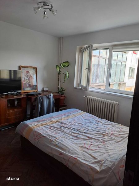 vindem 2 camere in manastur