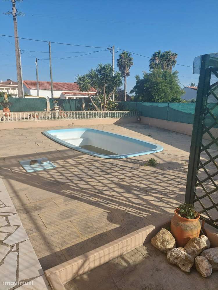 Moradia T2+1 com piscina em Salvaterra De Magos.-29