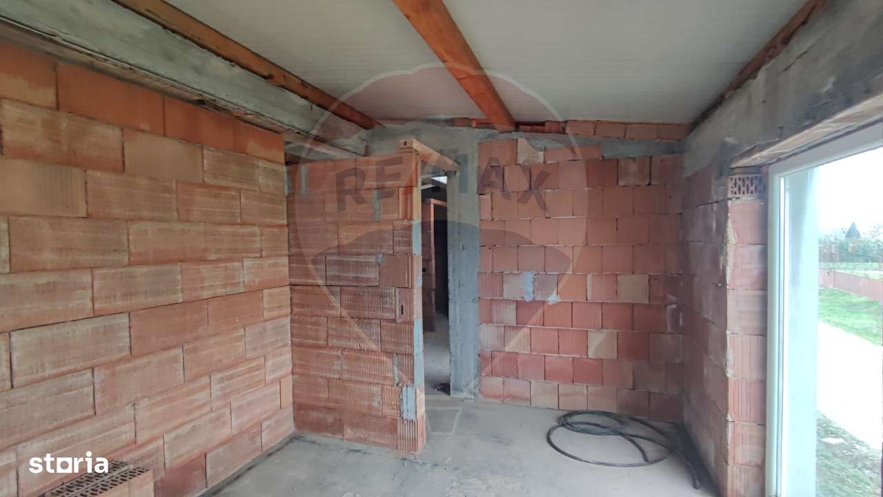Casă cu mansarda de vanzare Osorhei, 8 km de Oradea - Imagine principală: 2/20