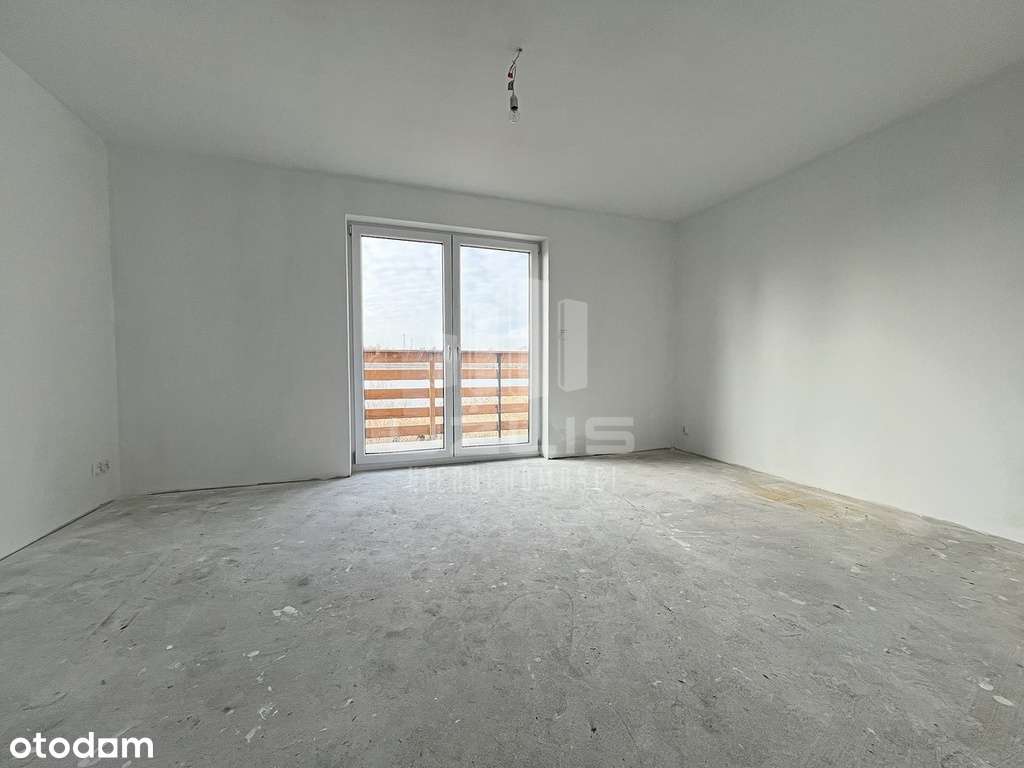 Dom nad jeziorem z linią brzegową-18