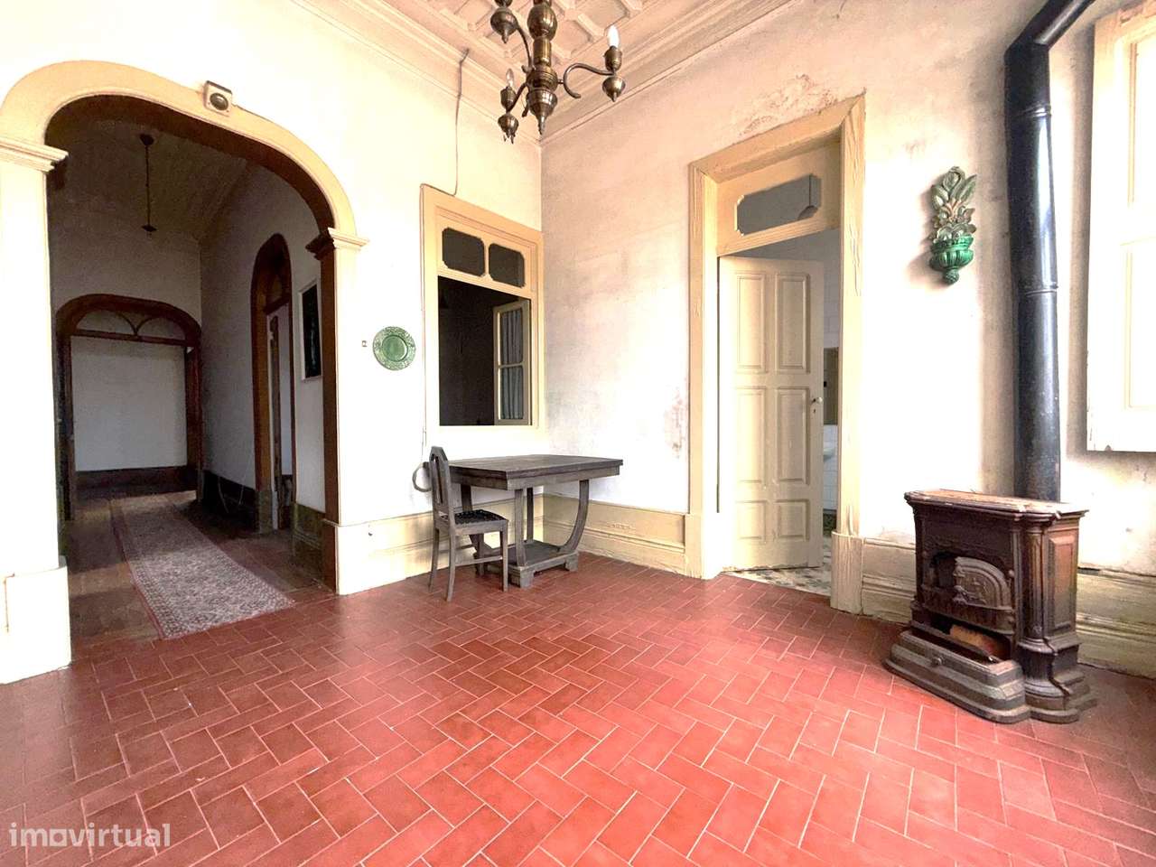 Moradia de Traça Apalaçada com Lojas  no Centro Histórico de Ovar-27