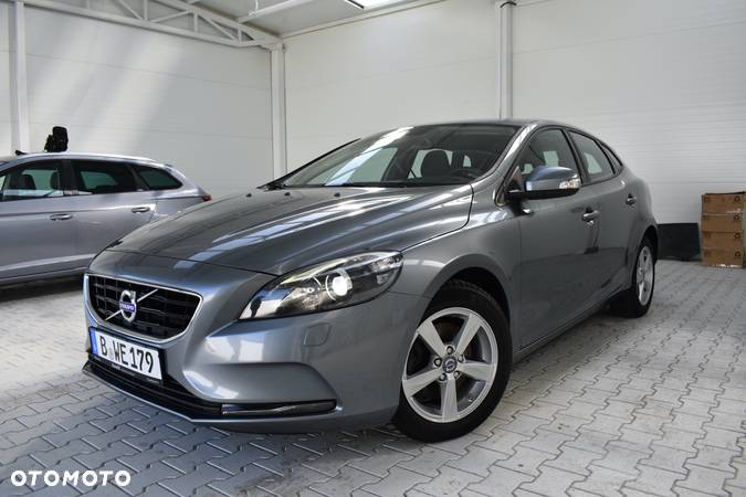 Volvo V40 T2 Momentum - 1