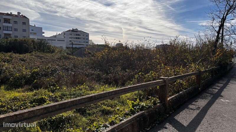 Terreno urbano com 2.050 m2 em Tavarede-5