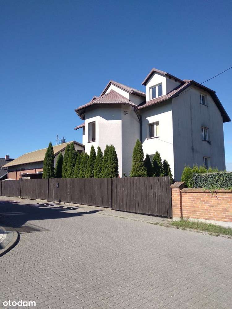 Przestronny dom z ogrodem i garażem - Pełny obrazek: 1/17