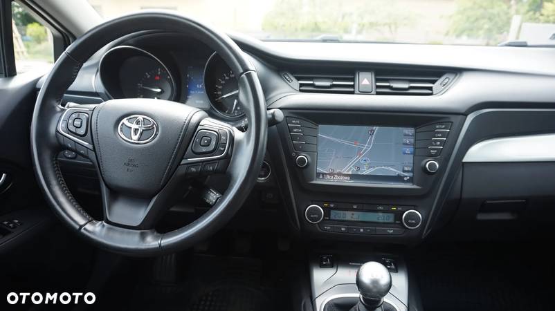 Toyota Avensis 2.0 D-4D Premium - 18