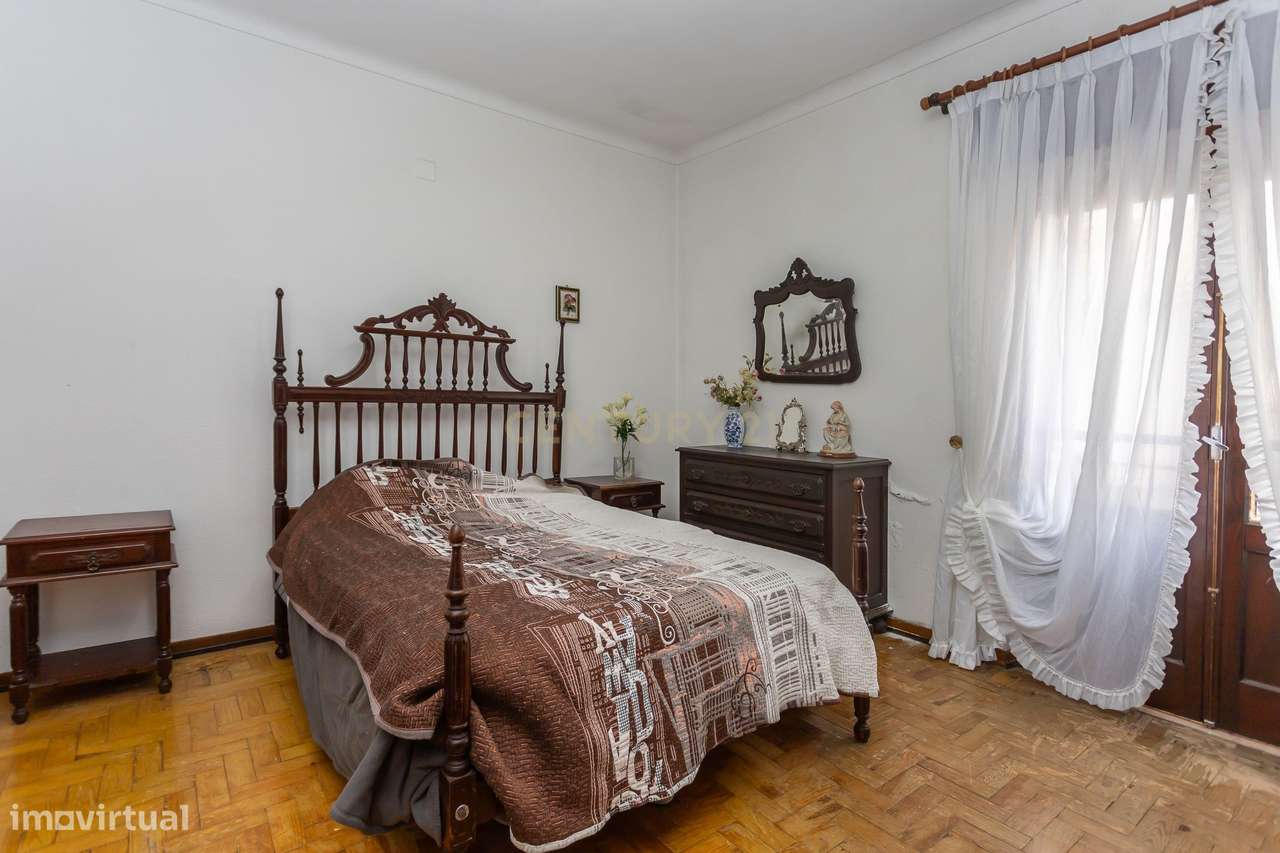 Oportunidade unica...  três assoalhadas e sótão!-18