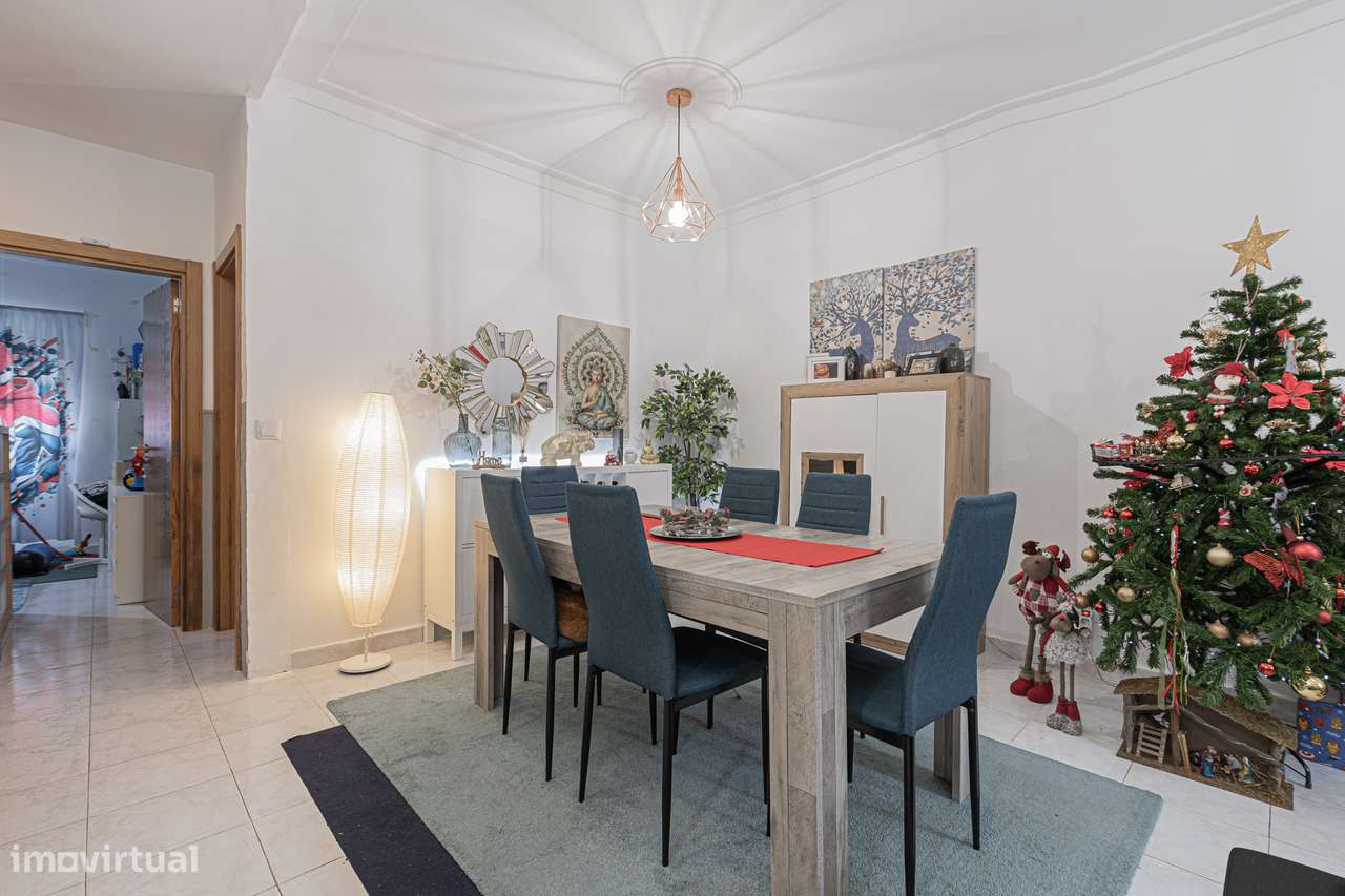 Apartamento T2 em RC com Quintal no Seixal-3