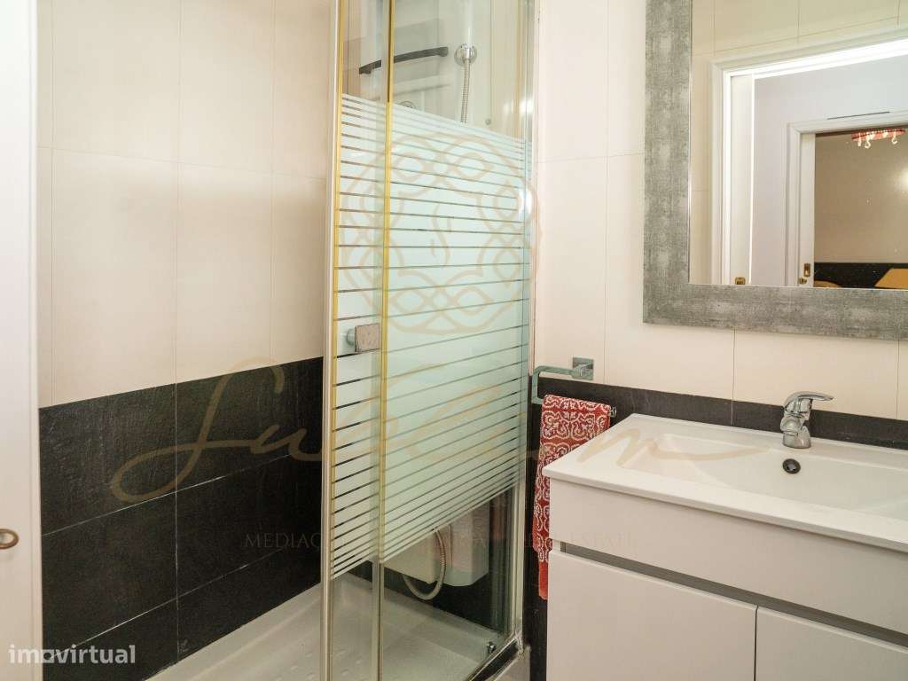 Moradia Isolada com 6 Assoalhadas , Piscina , Garagem Perto das Praias-36