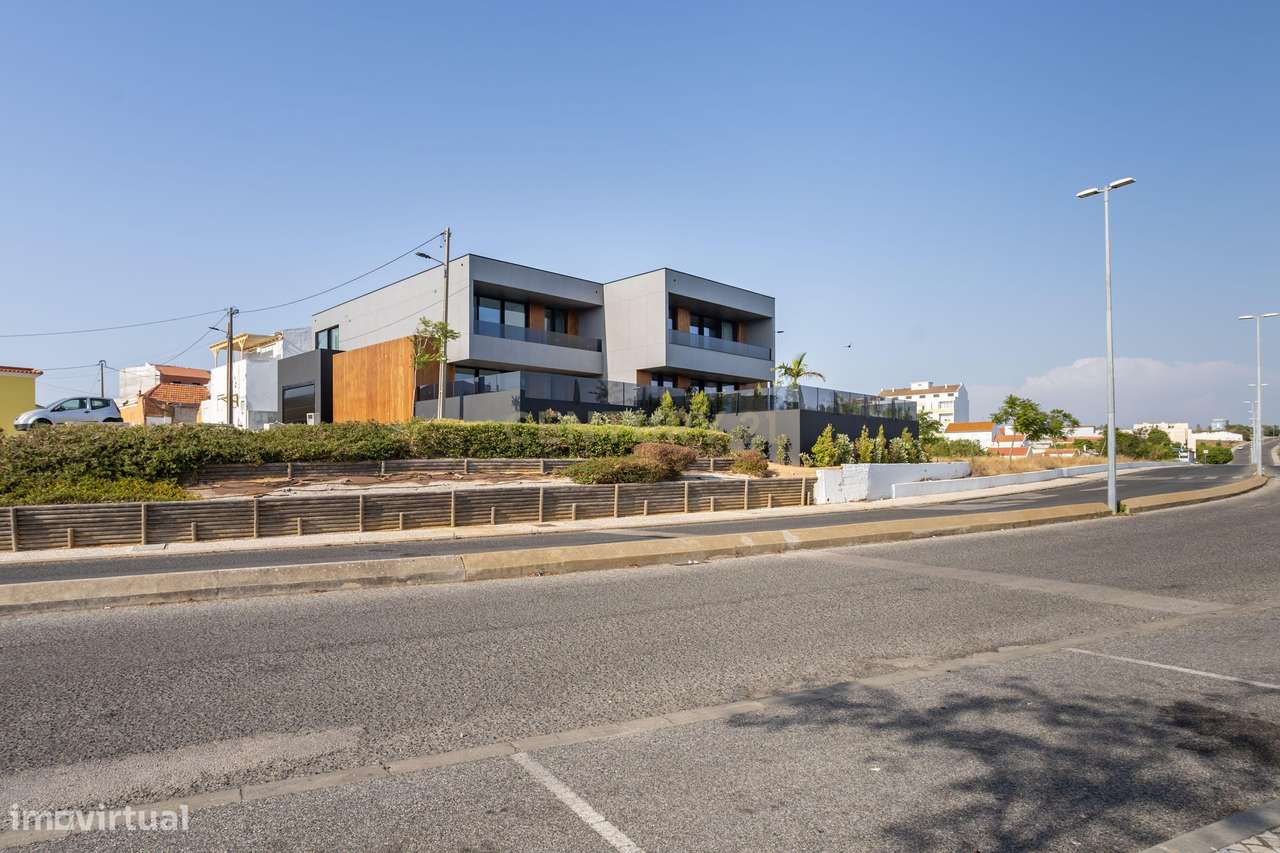 Moradia T4 de Luxo em Setúbal com Vista Rio e Serra-8