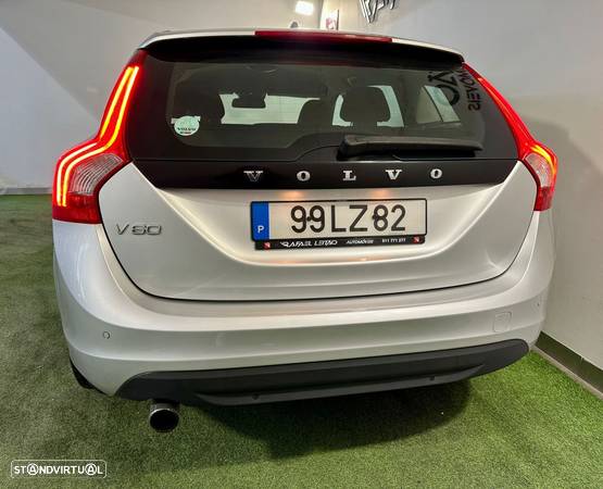 Volvo V60 2.0 D3 Momentum - 6