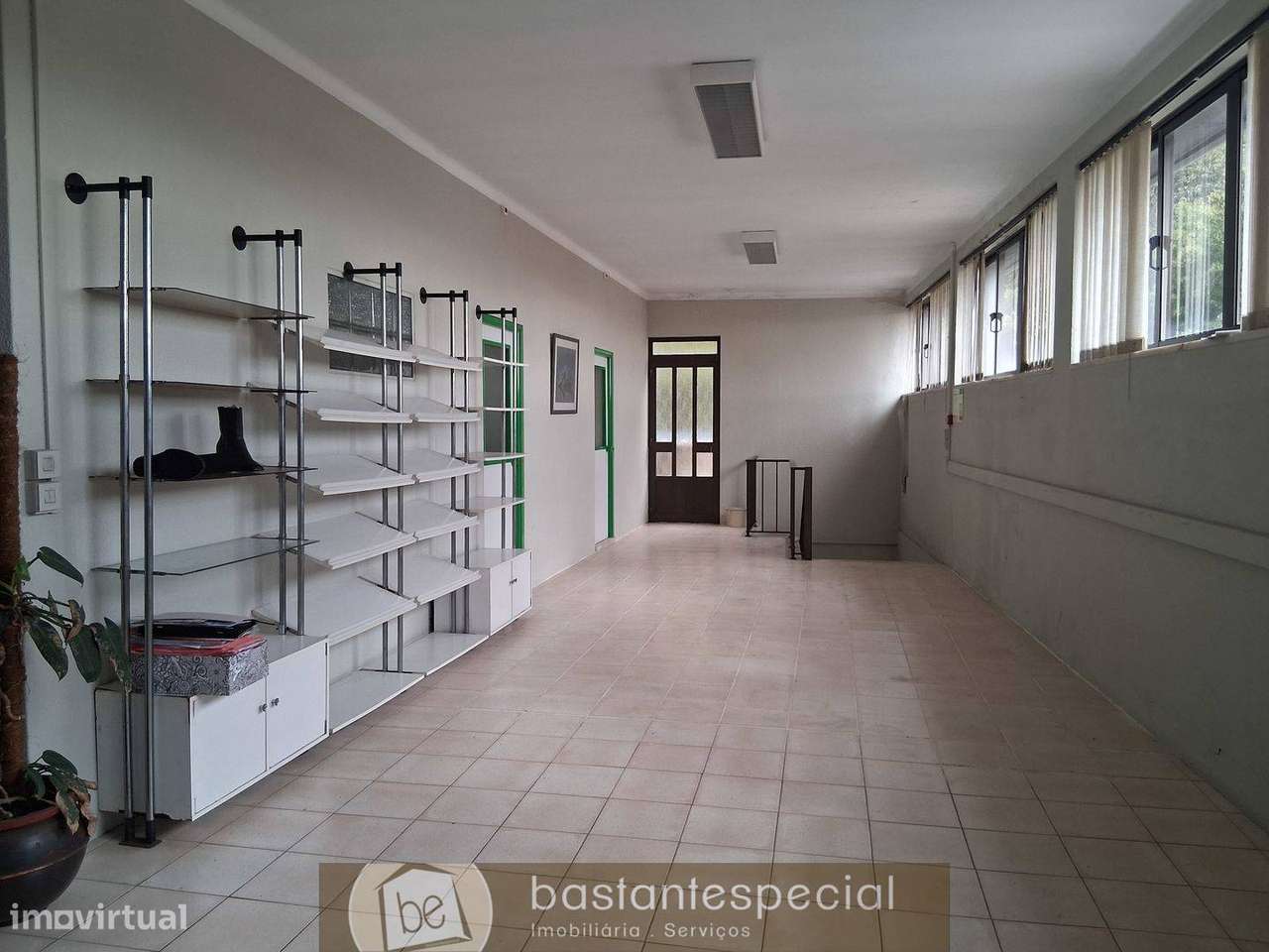 Pavilhão/Armazém-12